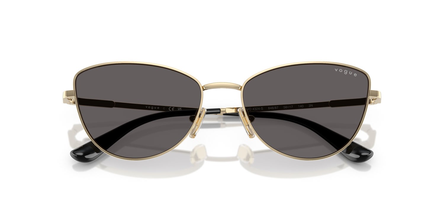 Occhiali da sole Vogue VO 4324S (848/87) colore oro pallido forma farfalla lenti nero/grigio fumo