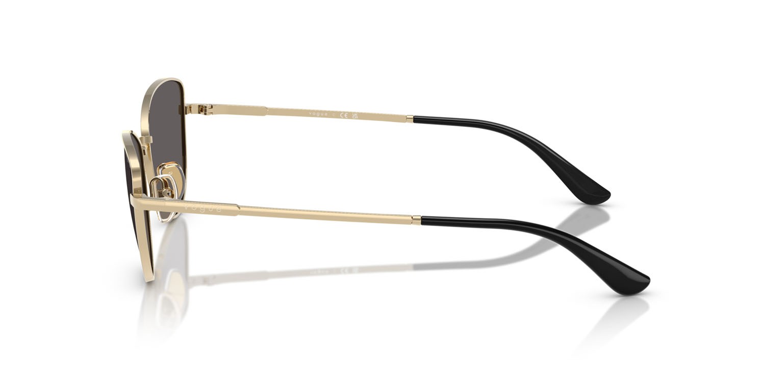 Occhiali da sole Vogue VO 4324S (848/87) colore oro pallido forma farfalla lenti nero/grigio fumo