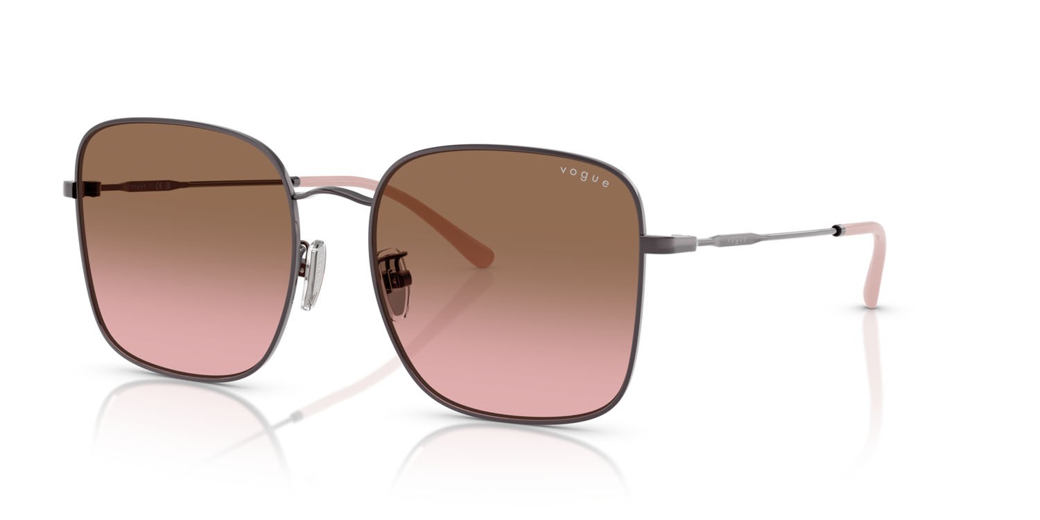 Occhiali da sole Vogue VO 4327SD (514914) colore viola chiaro forma quadrato lenti rosa sfumato marrone