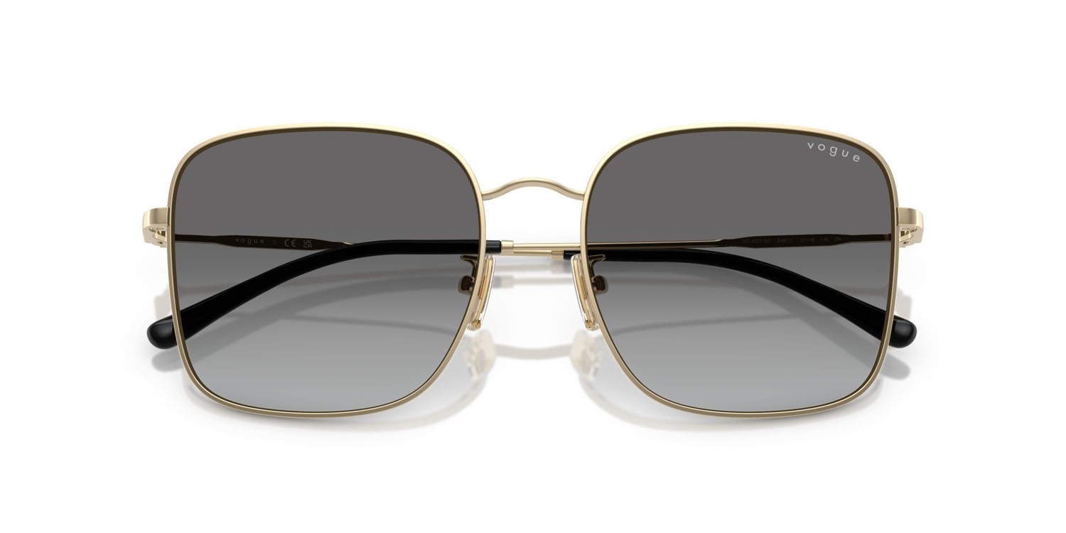 Occhiali da sole Vogue VO 4327SD (848/11) colore oro pallido forma quadrato lenti grigio sfumato