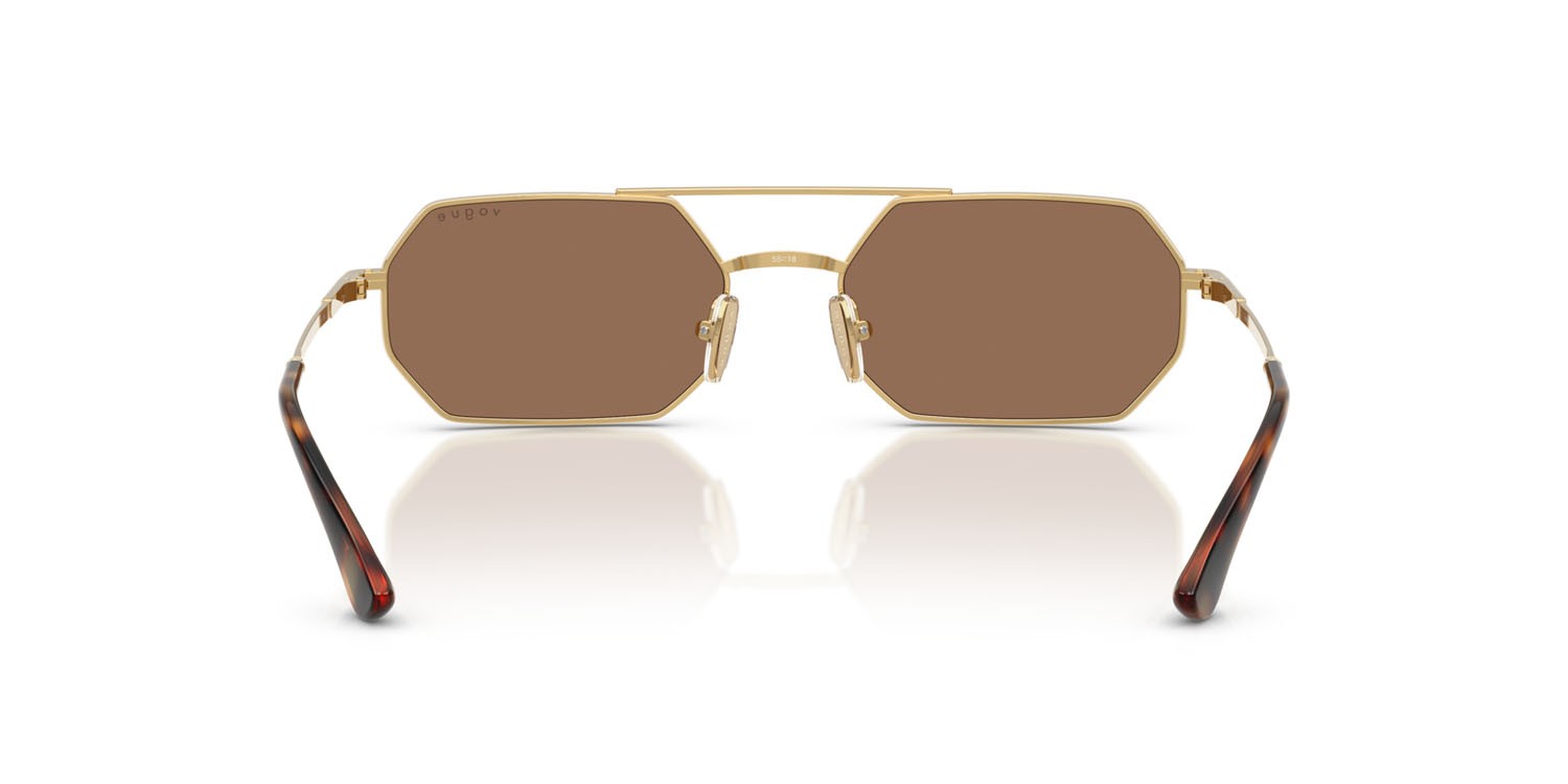 Occhiali da sole Vogue VO 4329S (280/73) colore oro forma irregolare lenti marrone scuro