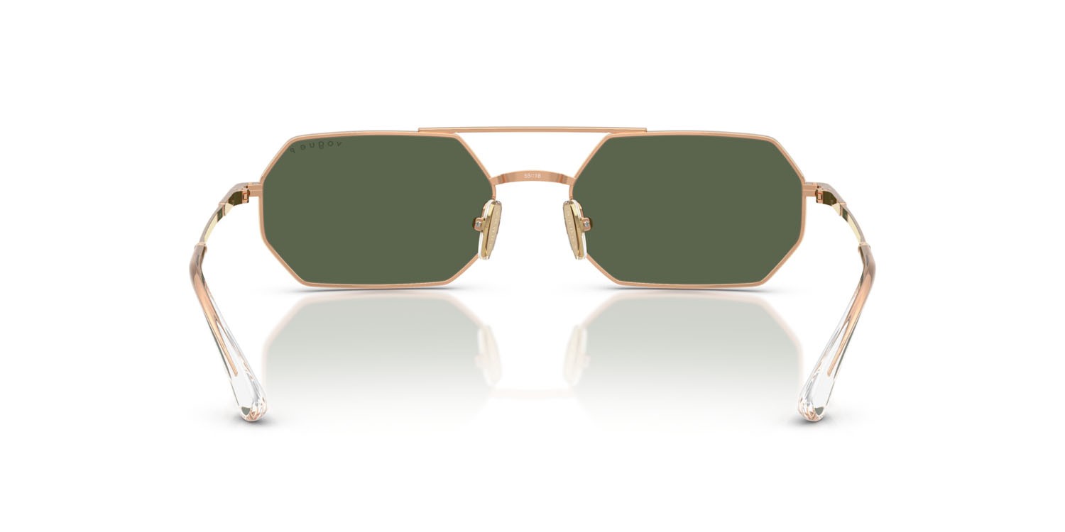 Occhiali da sole Vogue VO 4329S (51529A) colore oro rose forma irregolare lenti polar verde scuro
