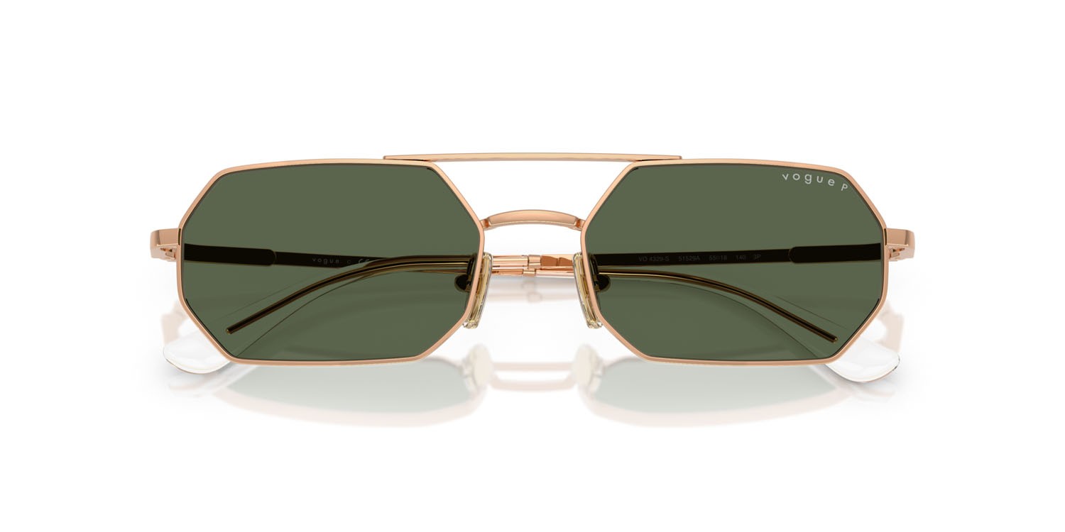 Occhiali da sole Vogue VO 4329S (51529A) colore oro rose forma irregolare lenti polar verde scuro
