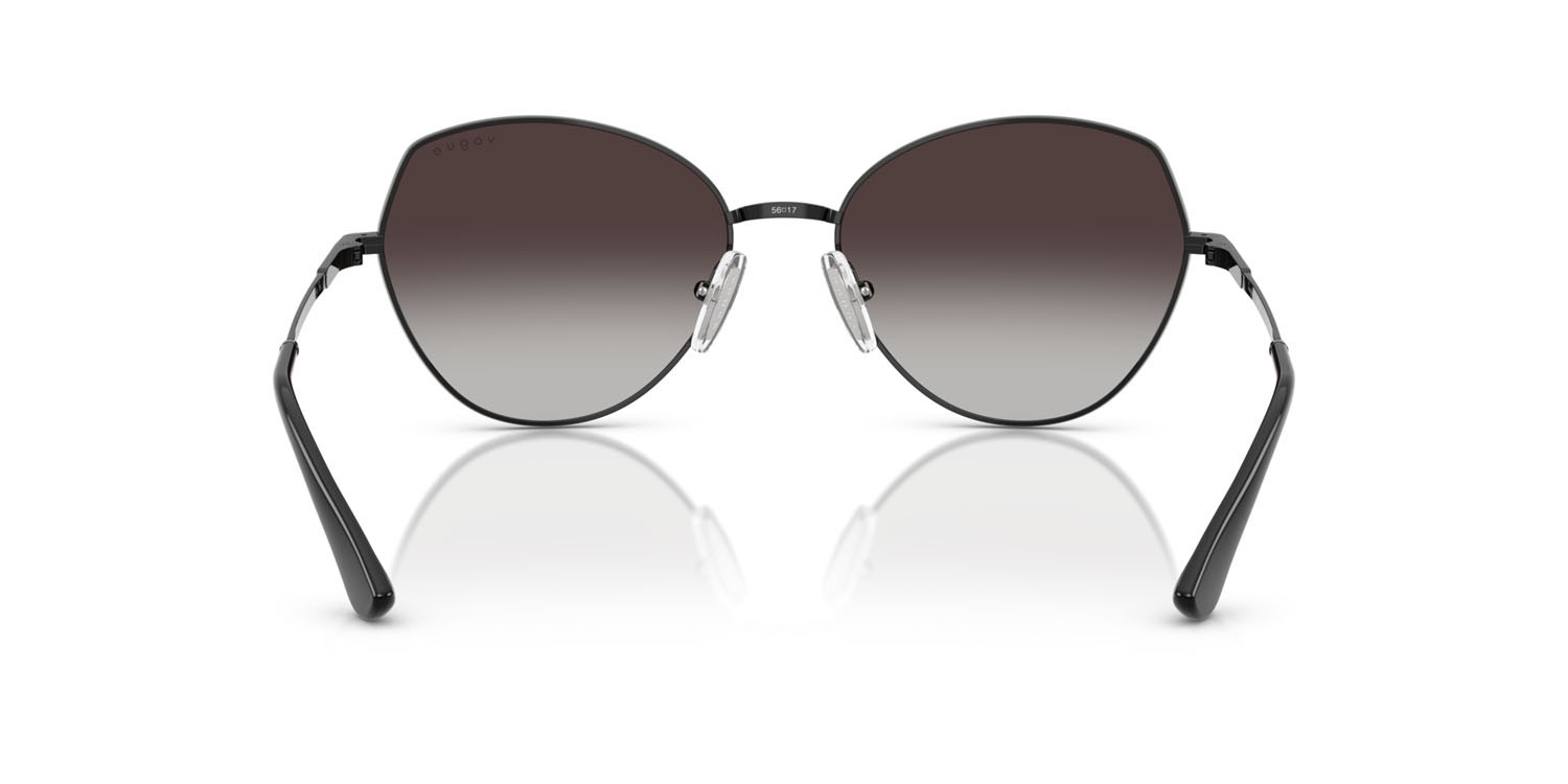 Occhiali da sole Vogue VO 4330S (352/8G) colore nero forma irregolare lenti sfumato grigio