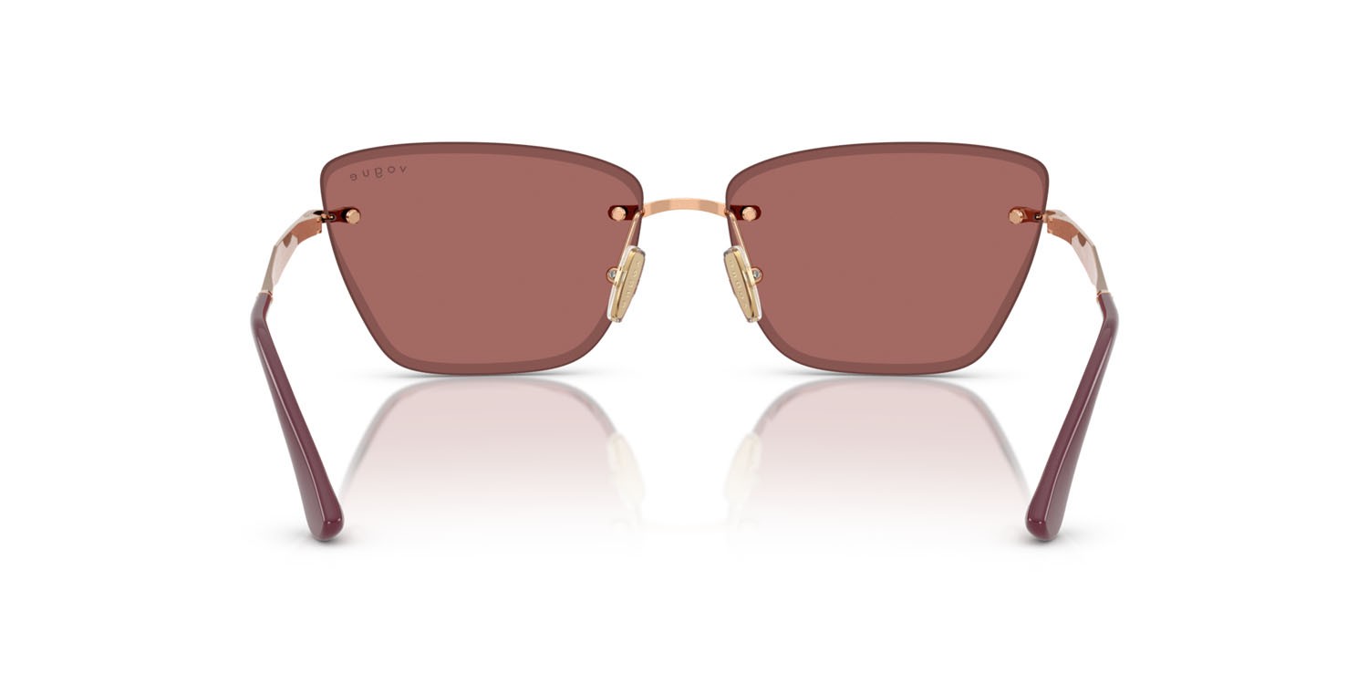 Occhiali da sole Vogue VO 4332S (515269) colore oro rose forma cat eye lenti violetto scuro