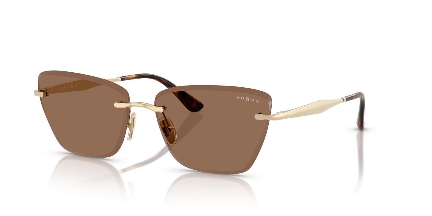 Occhiali da sole Vogue VO 4332S (848/73) colore oro pallido forma cat eye lenti marrone scuro