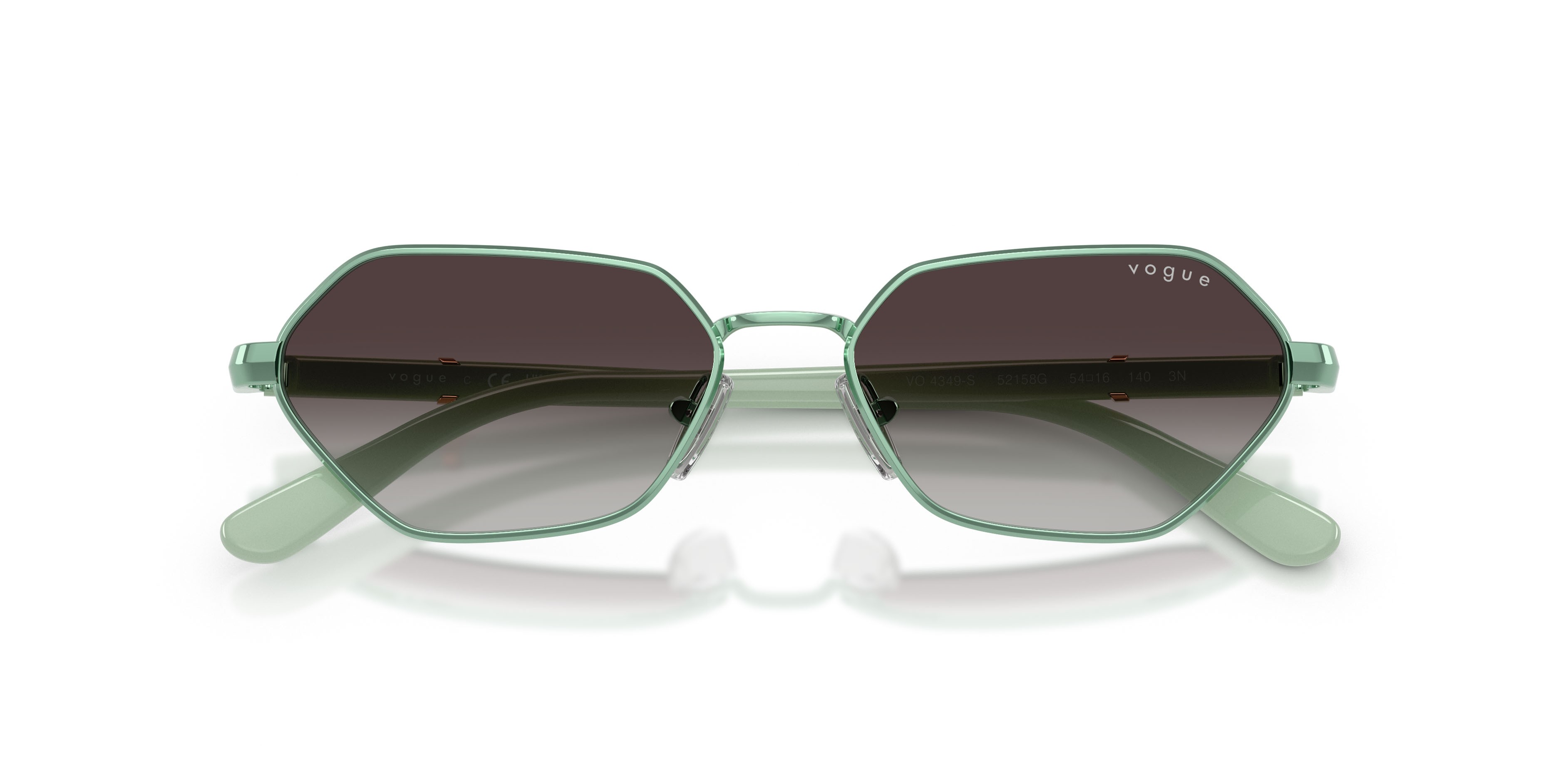 Occhiali da sole Vogue VO 4349S (52158G) colore verde chiaro forma farfalla lenti sfumato grigio