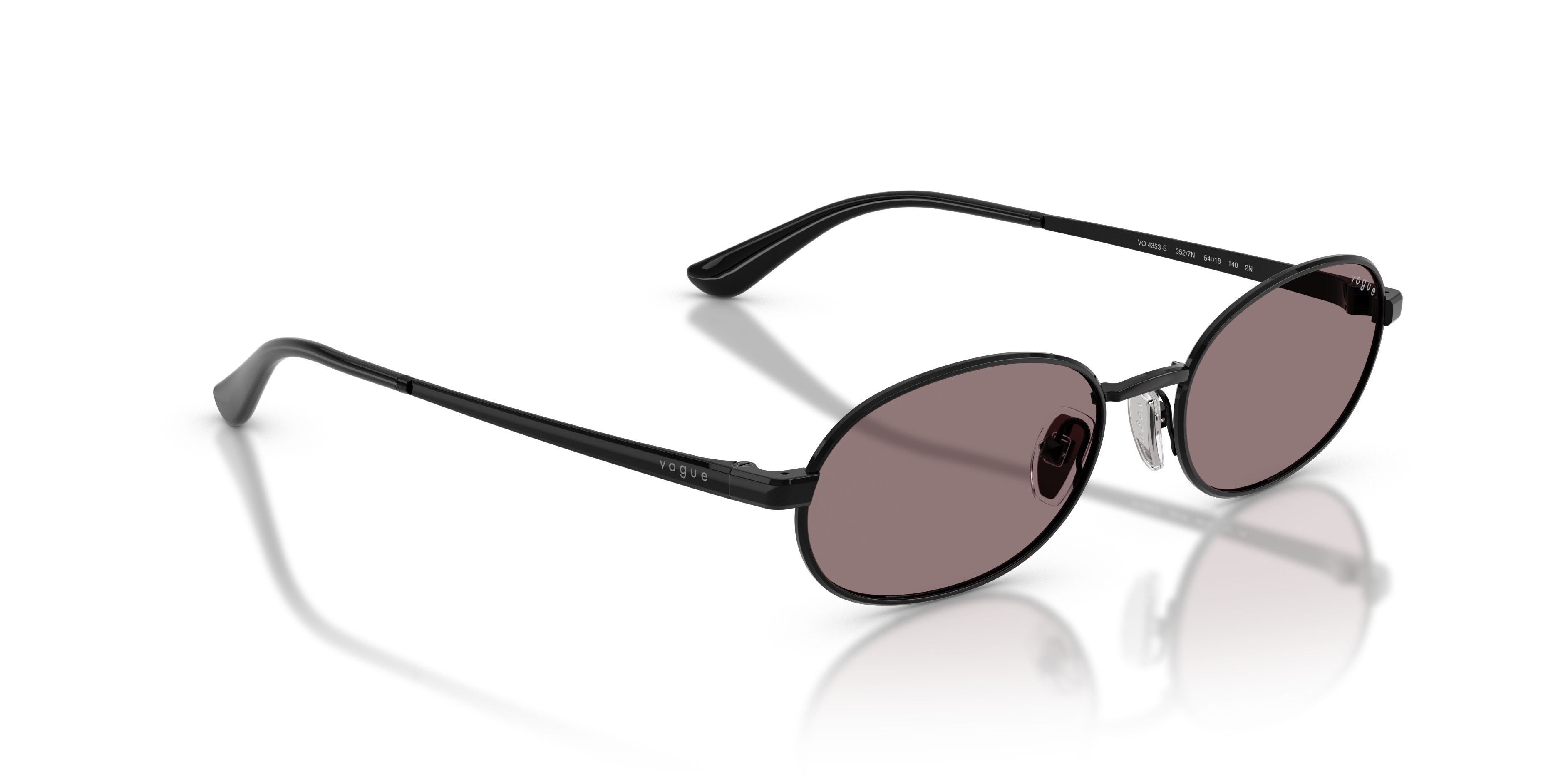 Occhiali da sole Vogue VO 4353S (352/7N) colore nero forma ovale lenti violetto scuro