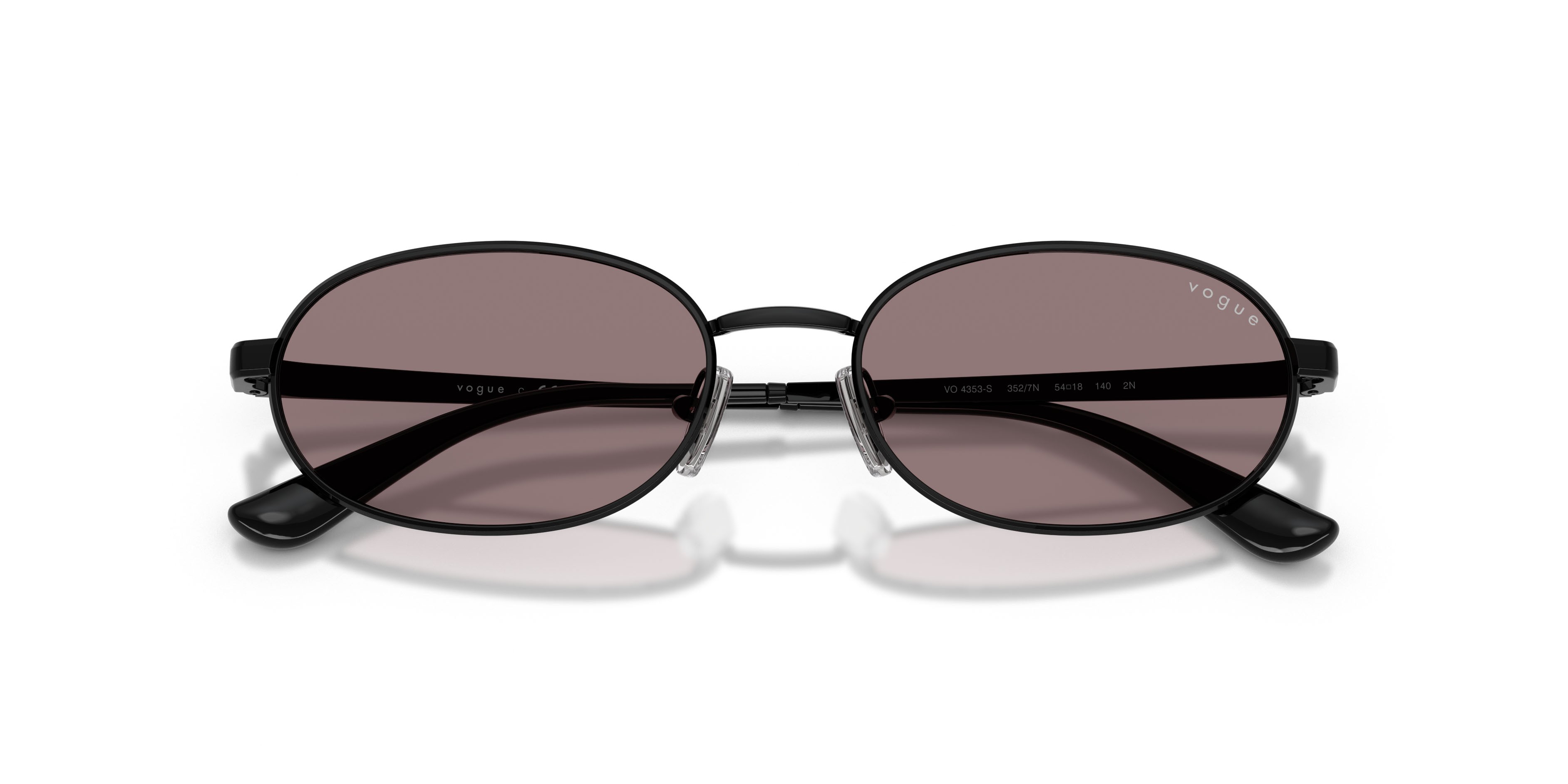 Occhiali da sole Vogue VO 4353S (352/7N) colore nero forma ovale lenti violetto scuro
