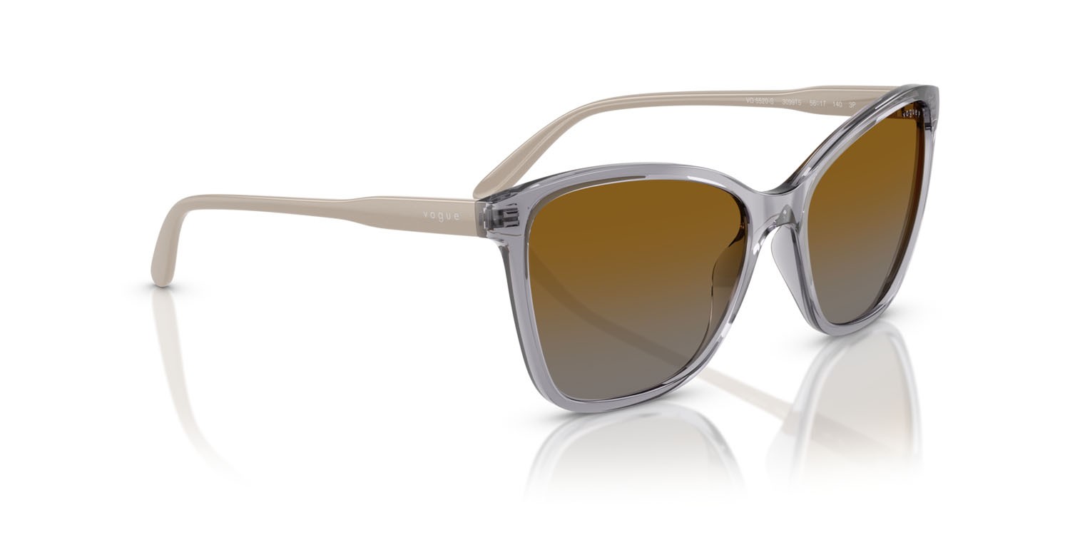 Occhiali da sole Vogue VO 5520S (3099T5) colore grigio trasparente forma farfalla lenti polarizzata grigio sfumato marrone