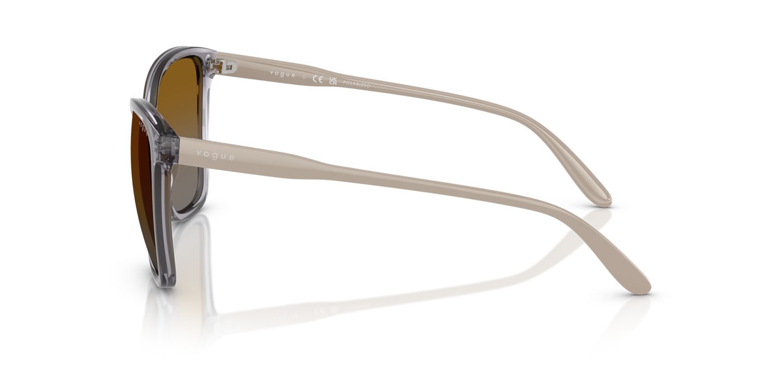 Occhiali da sole Vogue VO 5520S (3099T5) colore grigio trasparente forma farfalla lenti polarizzata grigio sfumato marrone