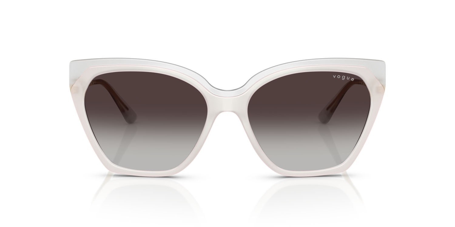 Occhiali da sole Vogue VO 5521S (32208G) colore top bianco/latte opalino forma cat eye lenti sfumato grigio