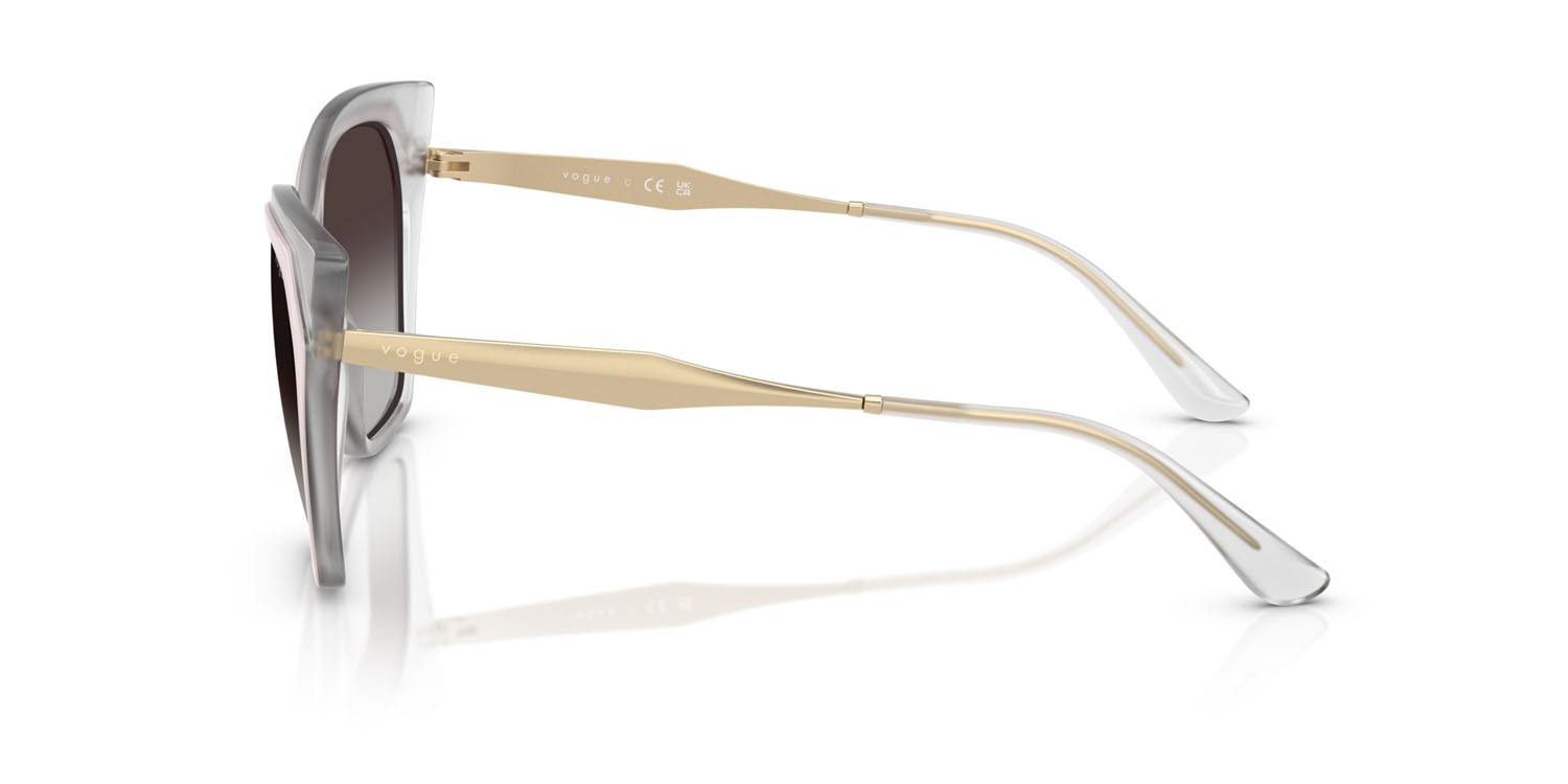 Occhiali da sole Vogue VO 5521S (32208G) colore top bianco/latte opalino forma cat eye lenti sfumato grigio