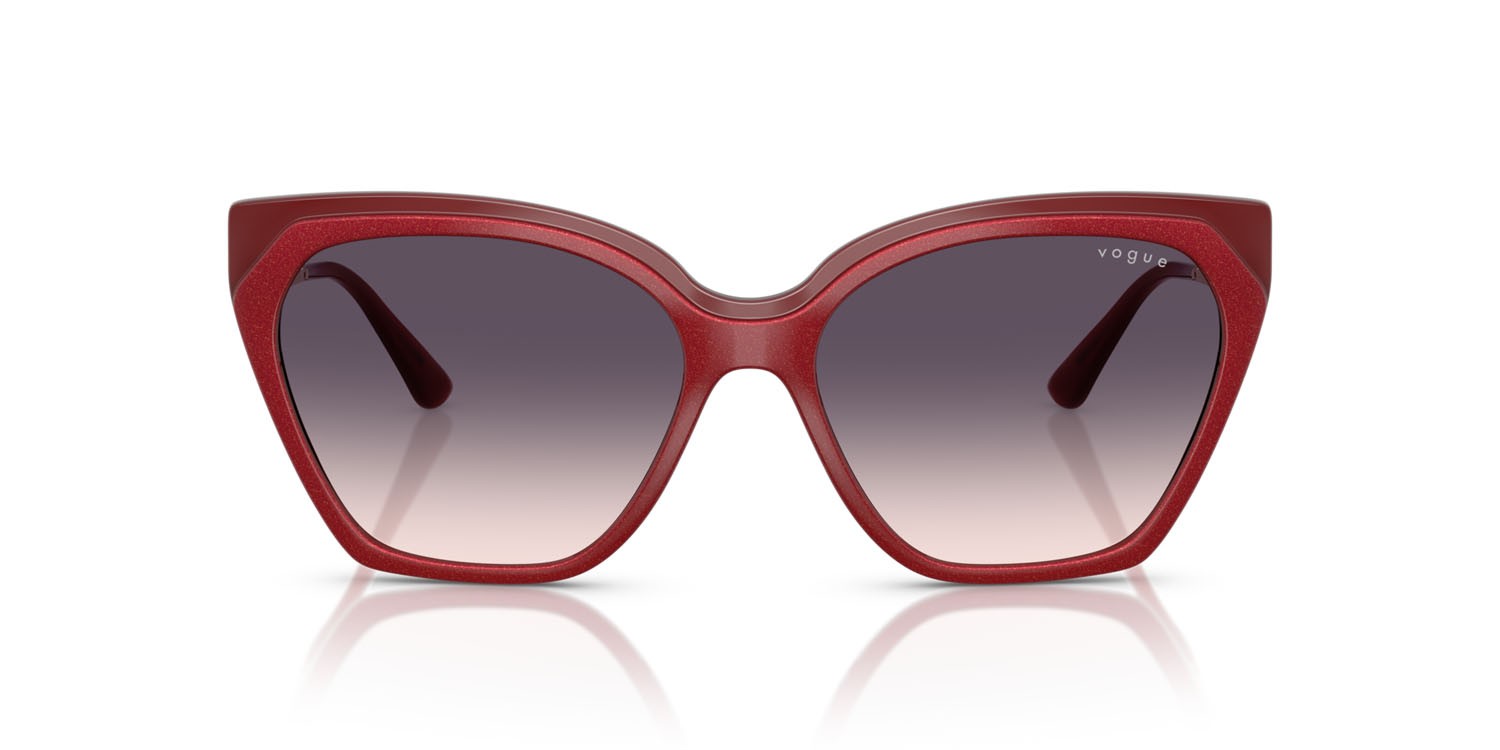 Occhiali da sole Vogue VO 5521S (322136) colore top rosso/rosso opalino forma cat eye lenti rosa sfumato grigio scuro