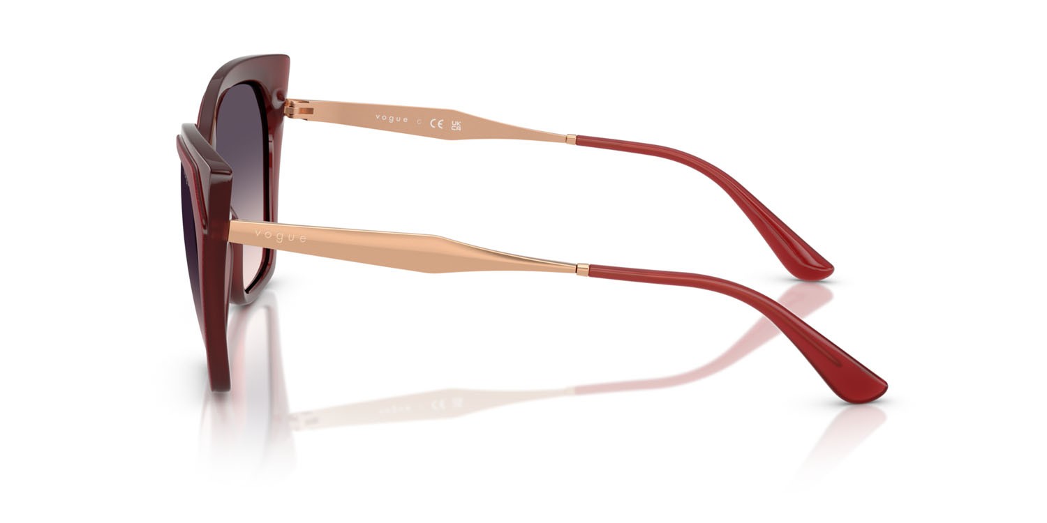 Occhiali da sole Vogue VO 5521S (322136) colore top rosso/rosso opalino forma cat eye lenti rosa sfumato grigio scuro