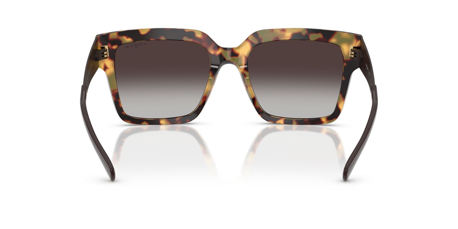 Sunglasses Vogue VO 5553S (26058G) color tartarugato giallo shape square lenses sfumato grigio