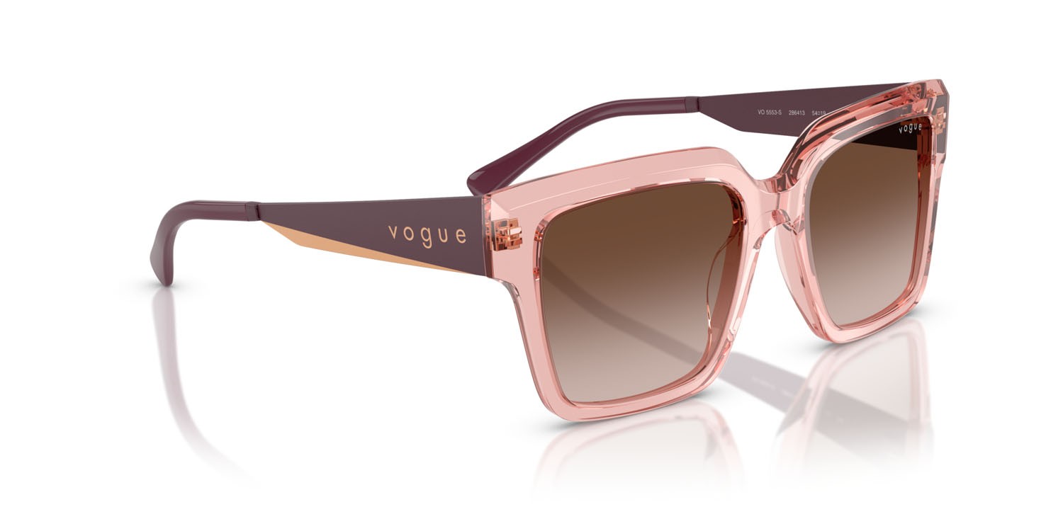 Occhiali da sole Vogue VO 5553S (286413) colore rosa scuro trasparente forma quadrato lenti marrone sfumato
