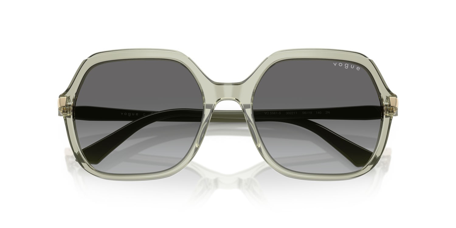 Occhiali da sole Vogue VO 5561S (302211) colore verde trasparente forma quadrato lenti grigio sfumato