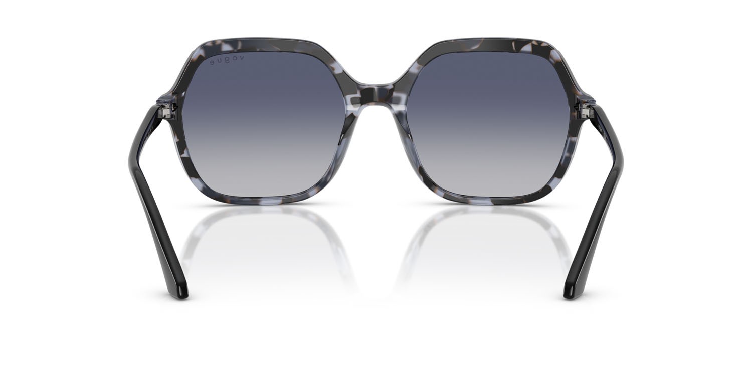Occhiali da sole Vogue VO 5561S (31474L) colore blu tartarugato forma quadrato lenti blu sfumato grigio