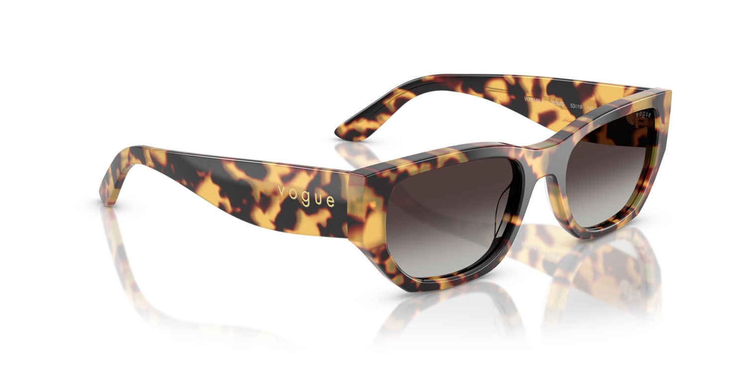 Sunglasses Vogue VO 5586S (26058G) color tartarugato giallo shape rectangle lenses sfumato grigio
