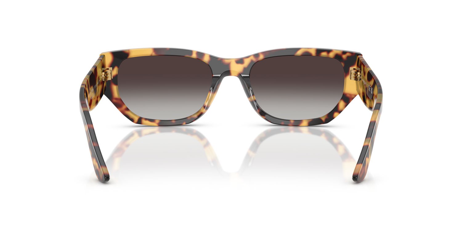 Sunglasses Vogue VO 5586S (26058G) color tartarugato giallo shape rectangle lenses sfumato grigio