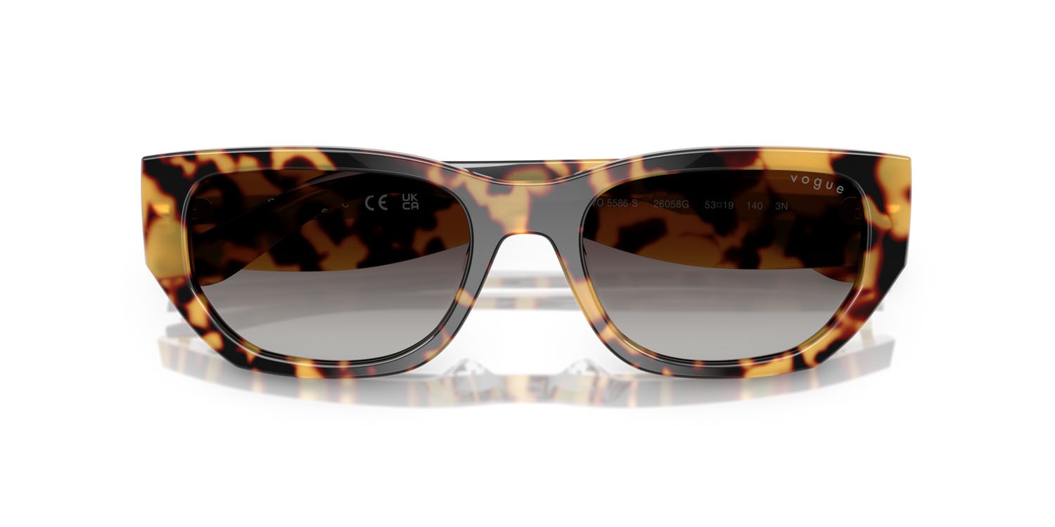 Sunglasses Vogue VO 5586S (26058G) color tartarugato giallo shape rectangle lenses sfumato grigio