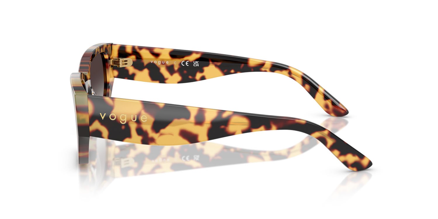 Sunglasses Vogue VO 5586S (26058G) color tartarugato giallo shape rectangle lenses sfumato grigio