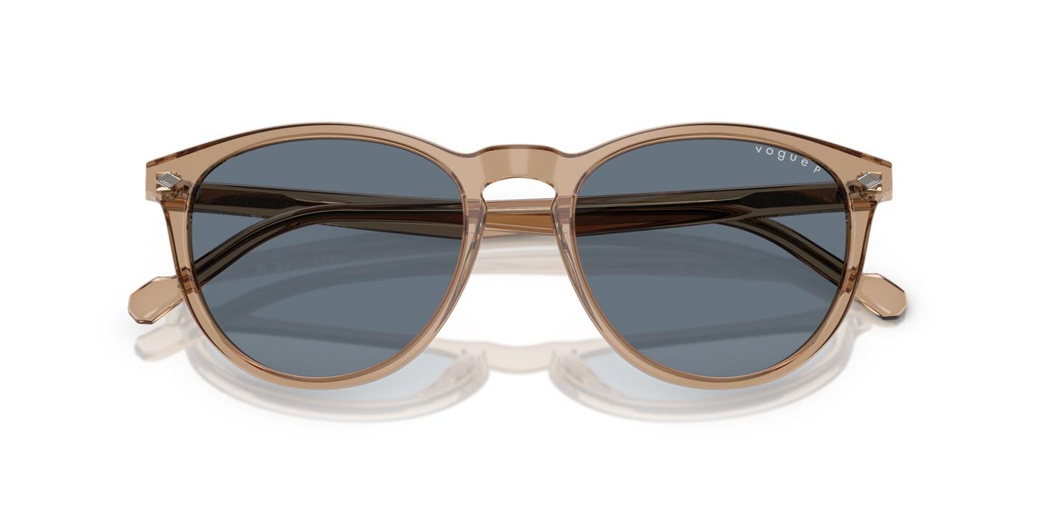 Occhiali da sole Vogue VO 5599S (31894Y) colore marrone trasparente forma pantos lenti polar blu
