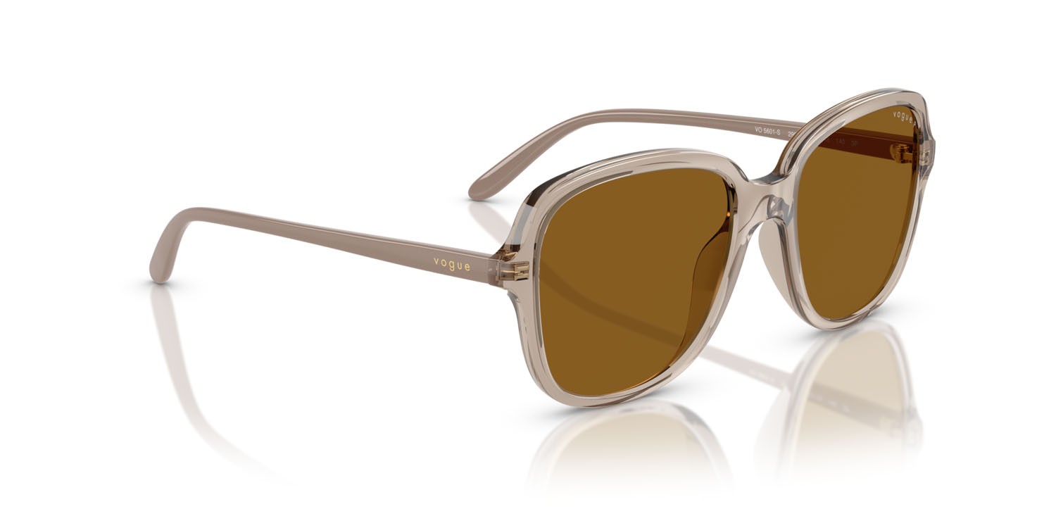 Occhiali da sole Vogue VO 5601S (299083) colore caramello trasparente forma quadrato lenti polar marrone scuro
