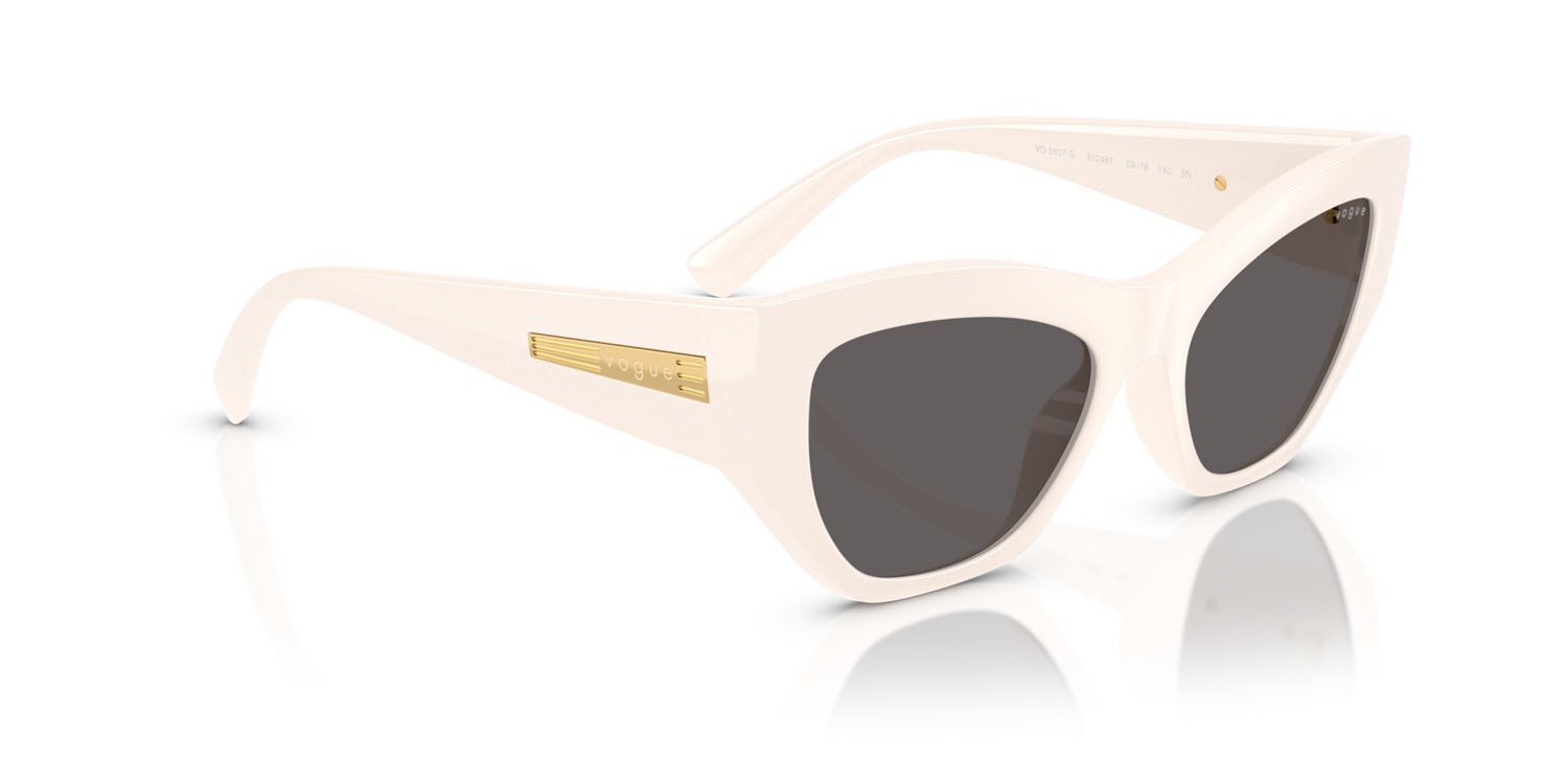 Occhiali da sole Vogue VO 5607S (312487) colore full ivory forma irregolare lenti nero/grigio fumo