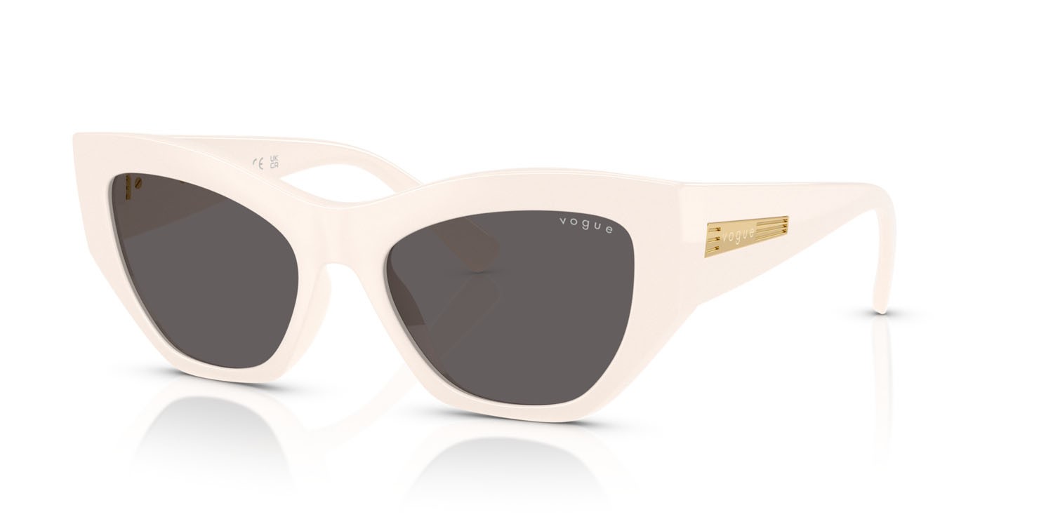 Occhiali da sole Vogue VO 5607S (312487) colore full ivory forma irregolare lenti nero/grigio fumo