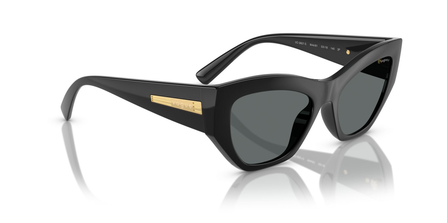 Occhiali da sole Vogue VO 5607S (W44/81) colore nero forma irregolare lenti polar grigio scuro