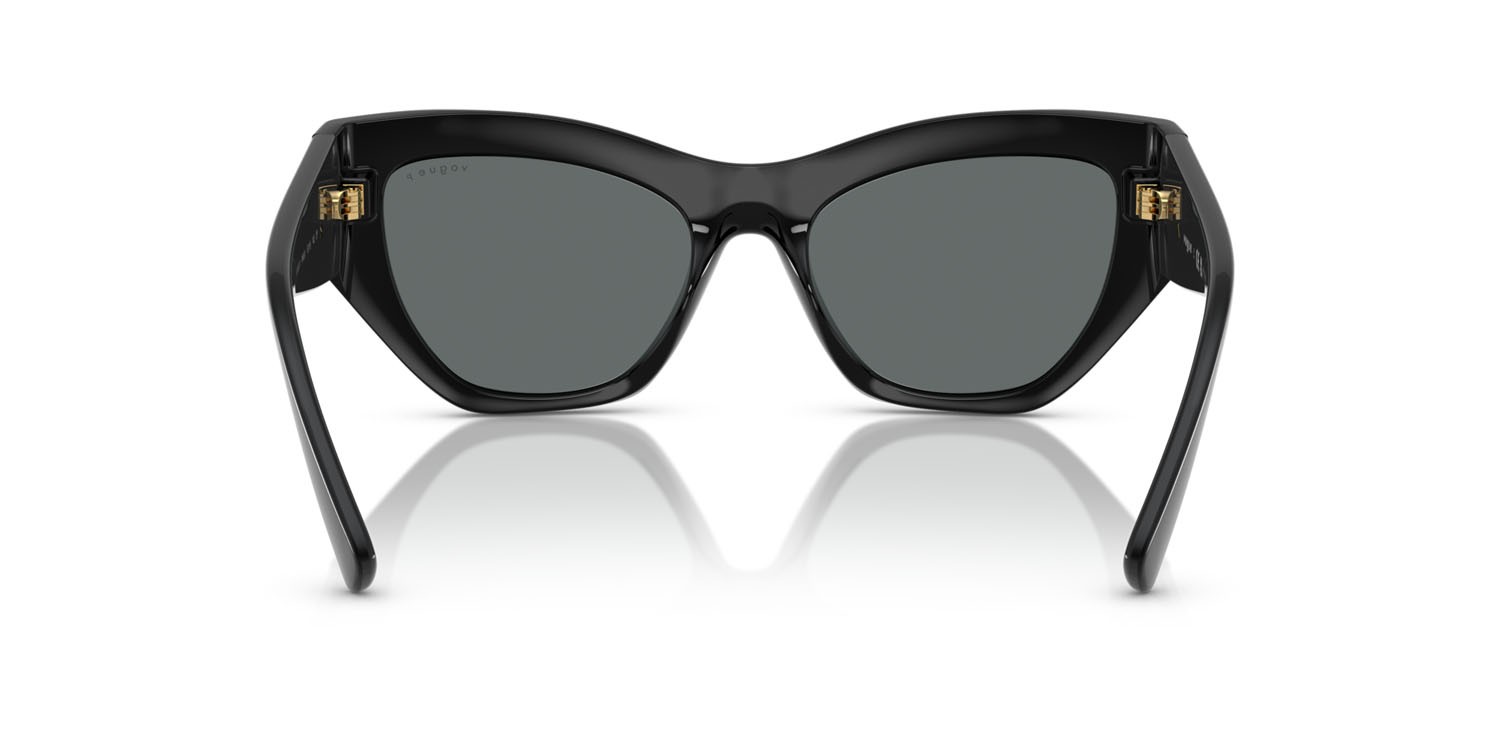Occhiali da sole Vogue VO 5607S (W44/81) colore nero forma irregolare lenti polar grigio scuro