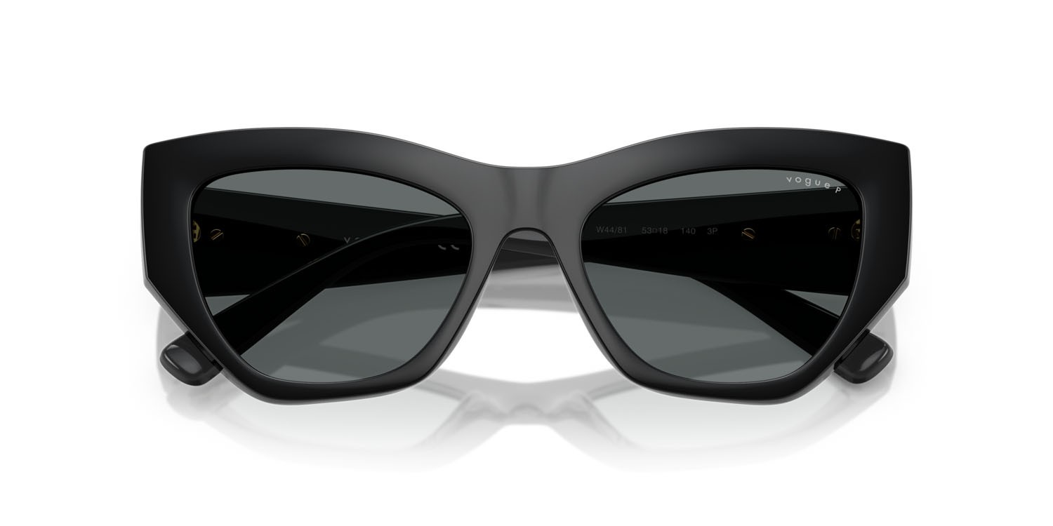 Occhiali da sole Vogue VO 5607S (W44/81) colore nero forma irregolare lenti polar grigio scuro