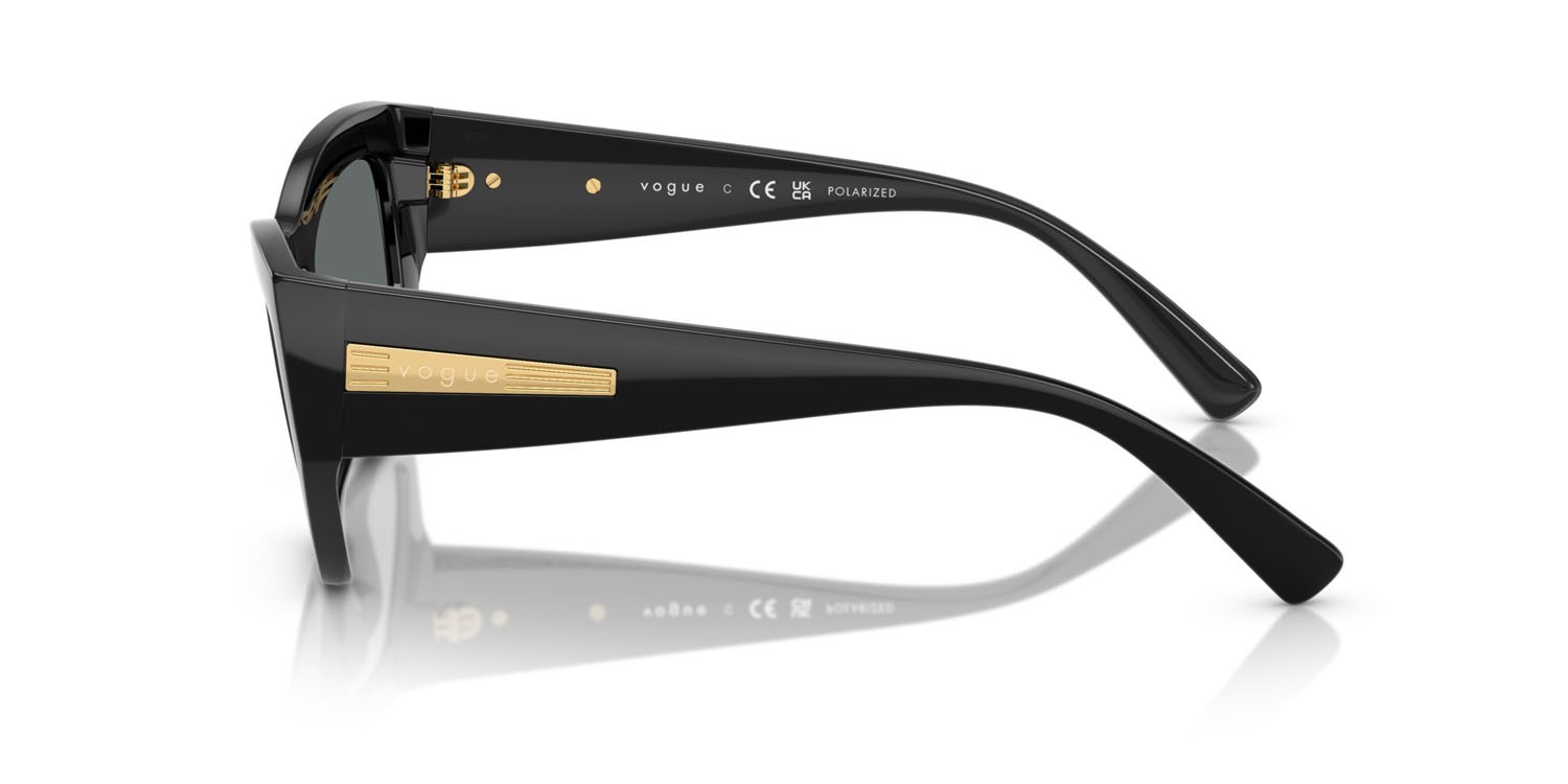 Occhiali da sole Vogue VO 5607S (W44/81) colore nero forma irregolare lenti polar grigio scuro
