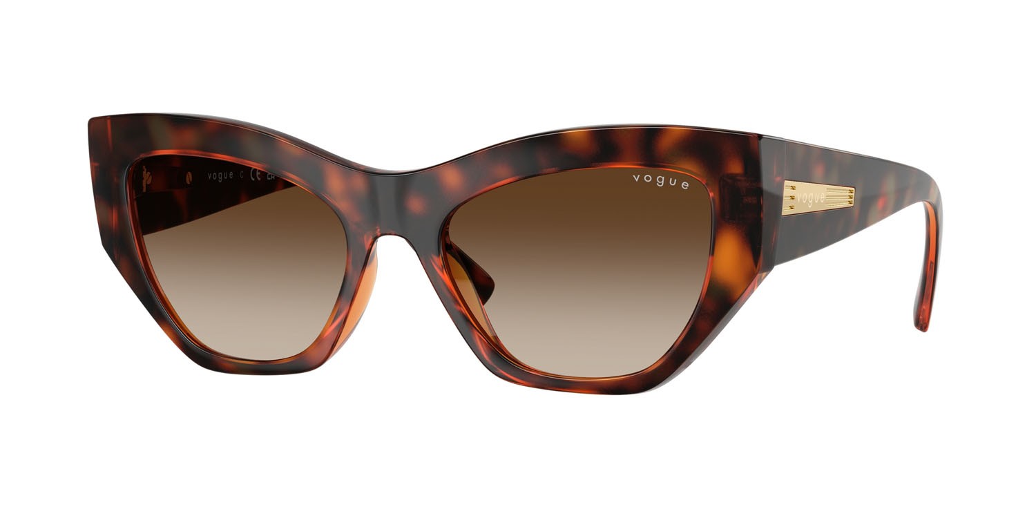 Occhiali da sole Vogue VO 5607S (W65613) colore havana scuro forma irregolare lenti gradient dark brown