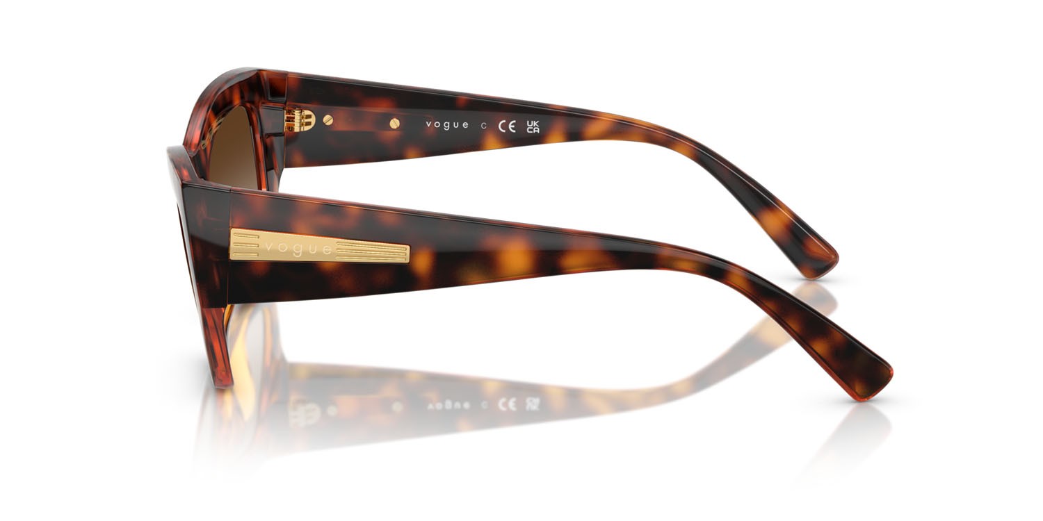 Occhiali da sole Vogue VO 5607S (W65613) colore havana scuro forma irregolare lenti gradient dark brown
