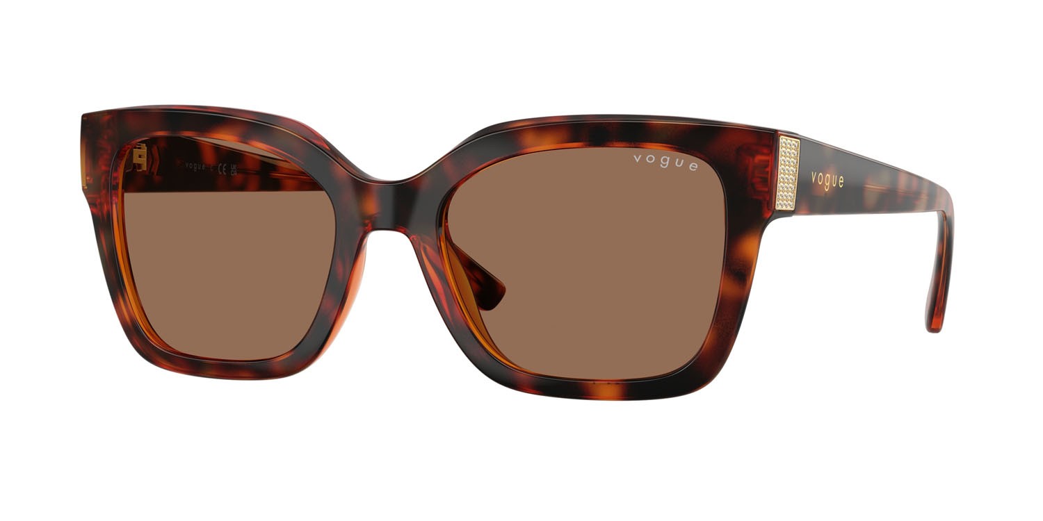 Occhiali da sole Vogue VO 5613SB (W65673) colore havana scuro forma quadrato lenti marrone scuro