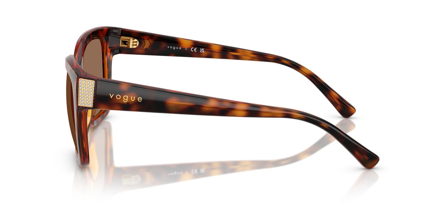 Occhiali da sole Vogue VO 5613SB (W65673) colore havana scuro forma quadrato lenti marrone scuro