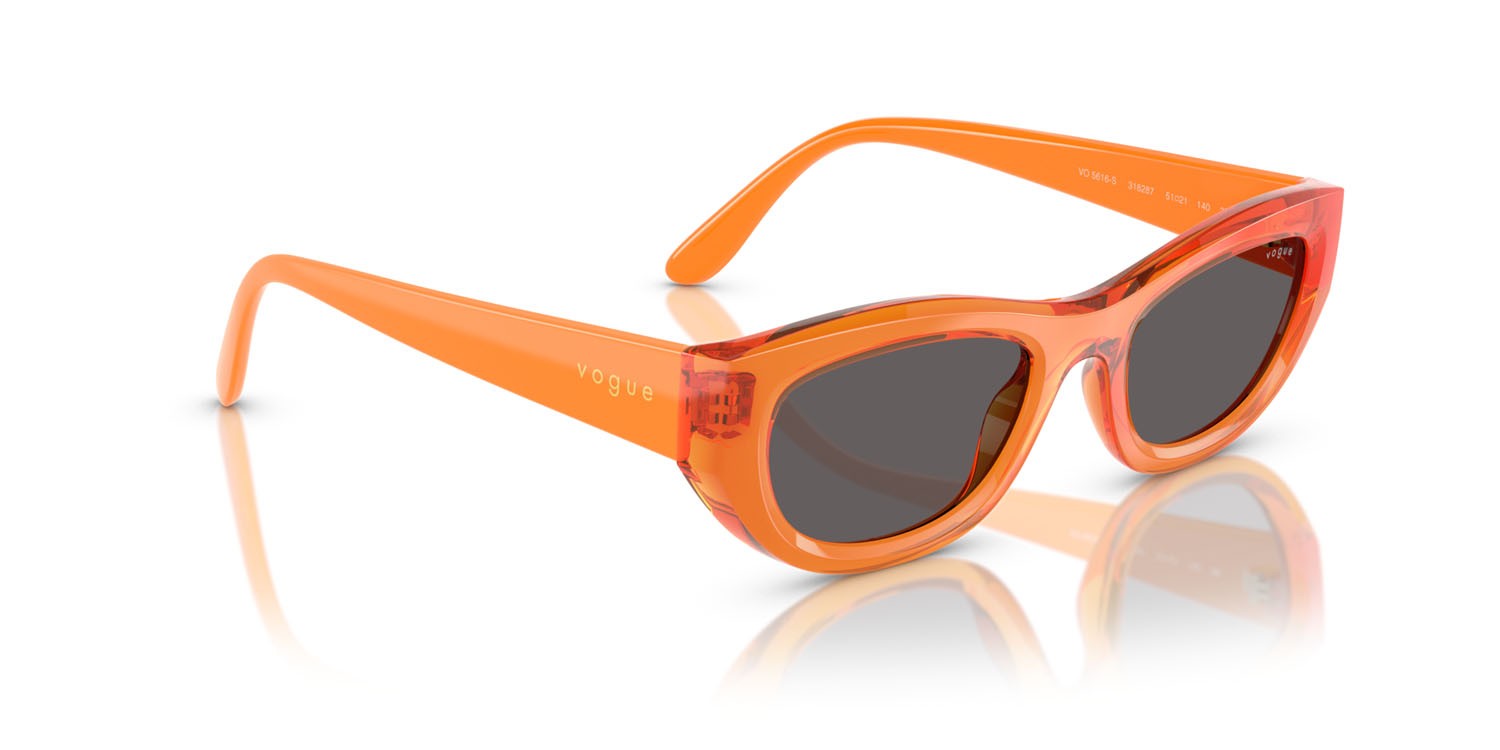 Sunglasses Vogue VO 5616S (318287) color arancione trasparente shape cat eye lenses nero/grigio fumo