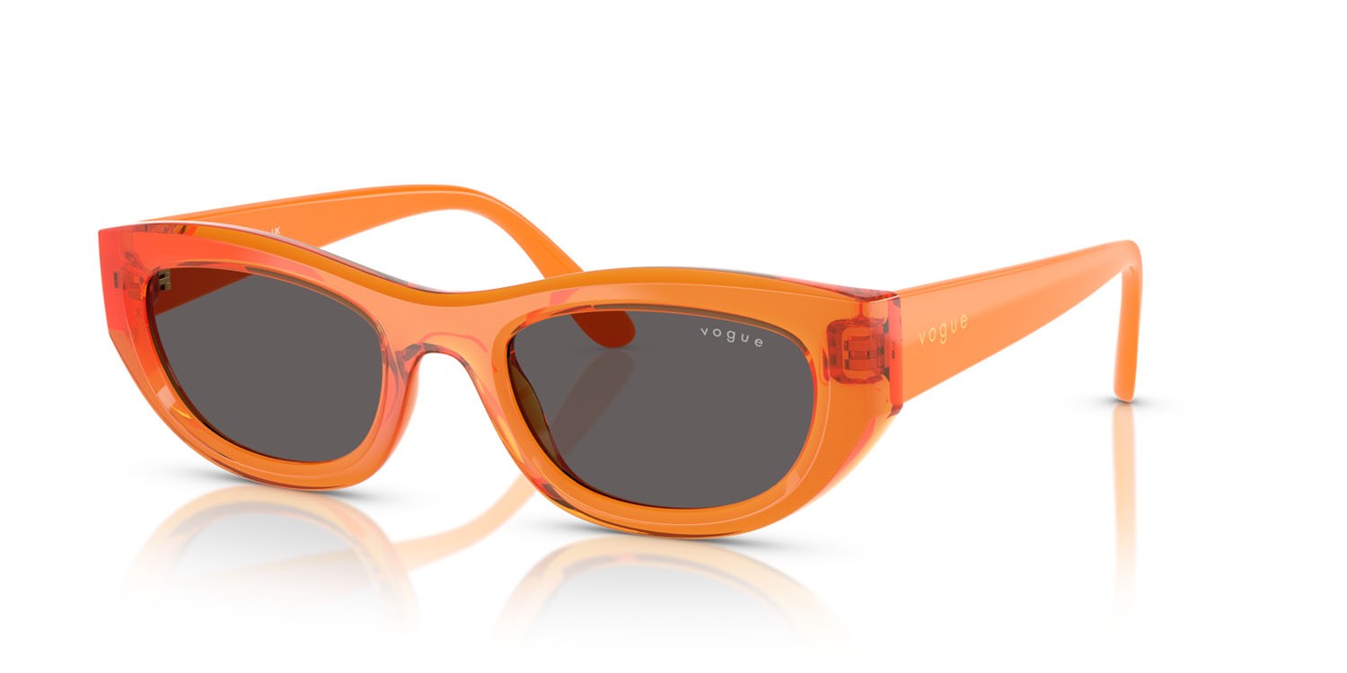 Sunglasses Vogue VO 5616S (318287) color arancione trasparente shape cat eye lenses nero/grigio fumo