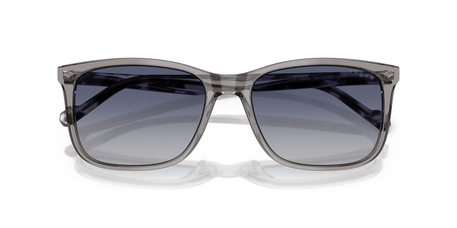 Occhiali da sole Vogue VO 5618S (28204L) colore grigio trasparente forma quadrato lenti blu sfumato grigio