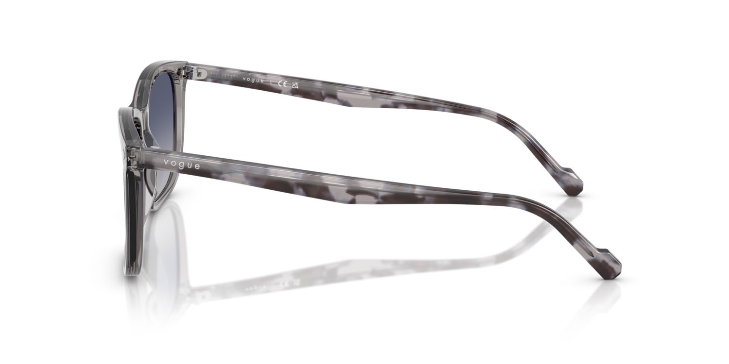 Occhiali da sole Vogue VO 5618S (28204L) colore grigio trasparente forma quadrato lenti blu sfumato grigio