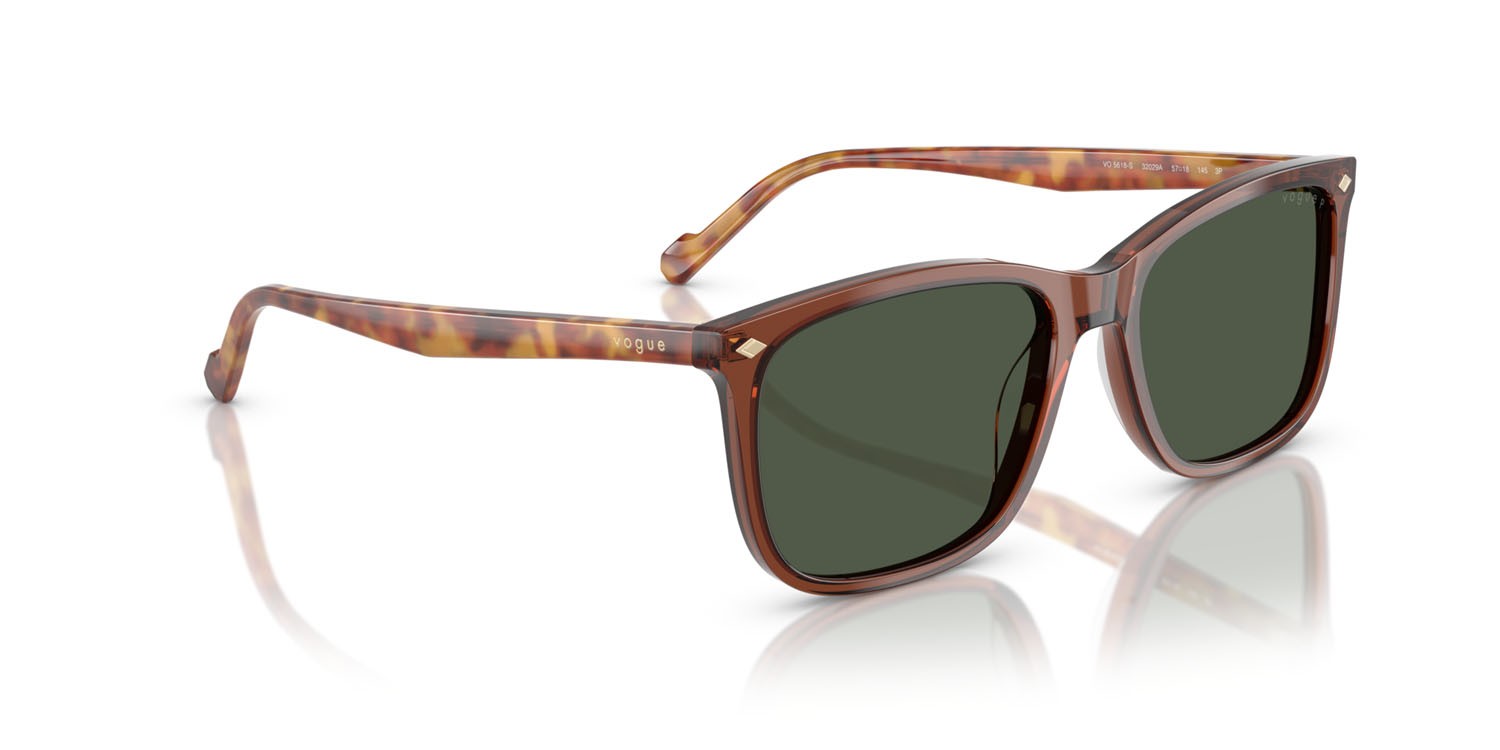 Occhiali da sole Vogue VO 5618S (32029A) colore marrone trasparente forma quadrato lenti polar verde scuro