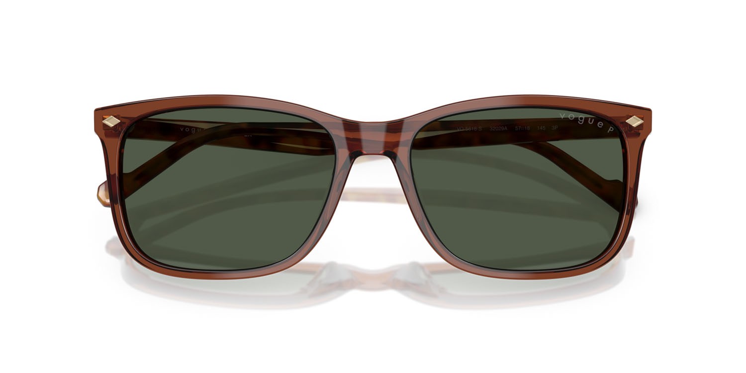 Occhiali da sole Vogue VO 5618S (32029A) colore marrone trasparente forma quadrato lenti polar verde scuro