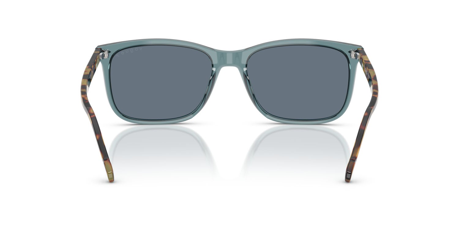 Occhiali da sole Vogue VO 5618S (32034Y) colore petrolio trasparente forma quadrato lenti polarizzata blu scuro
