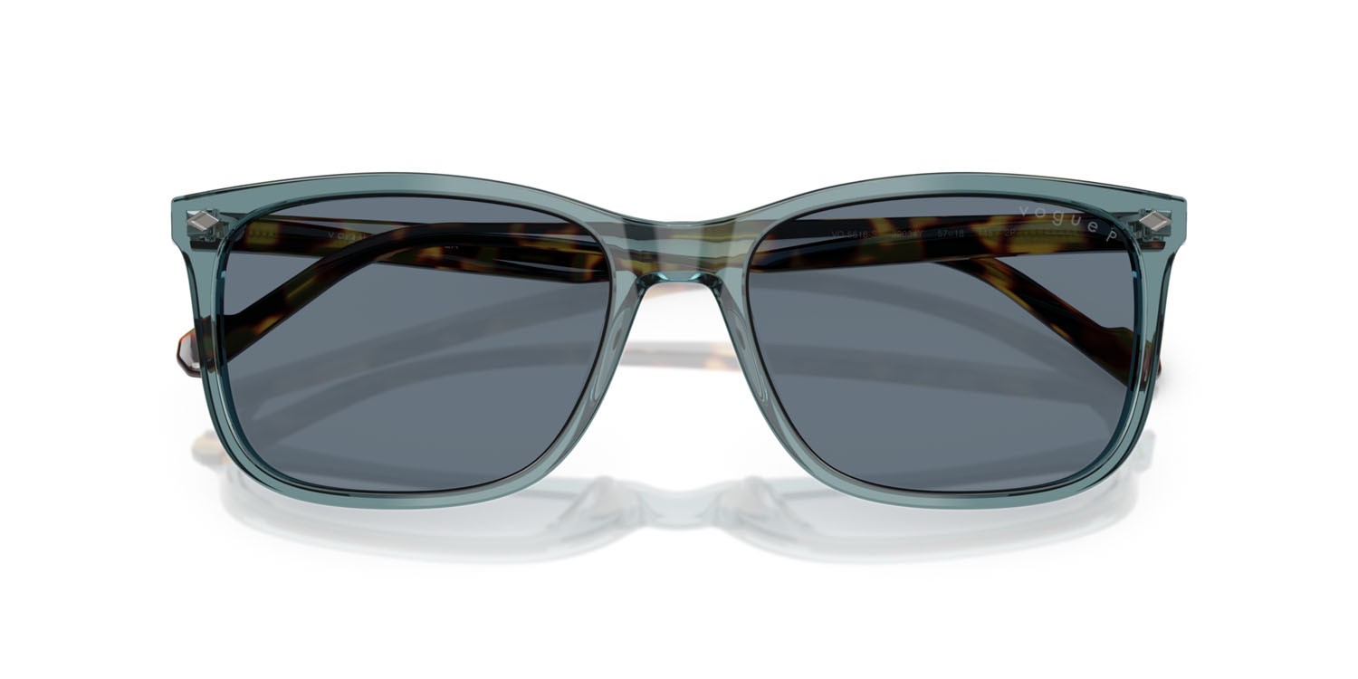 Occhiali da sole Vogue VO 5618S (32034Y) colore petrolio trasparente forma quadrato lenti polarizzata blu scuro