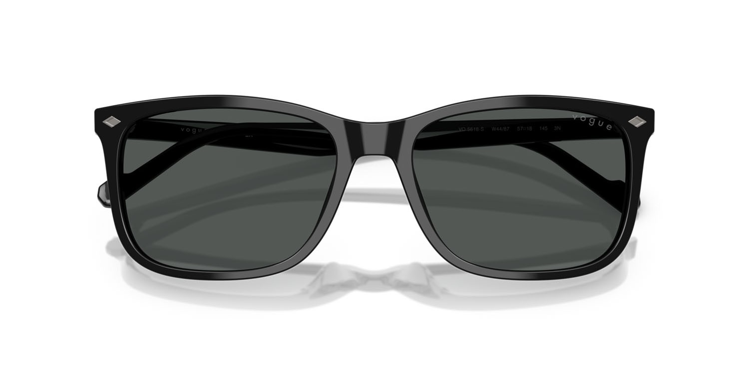 Occhiali da sole Vogue VO 5618S (W44/87) colore nero forma quadrato lenti grigio scuro