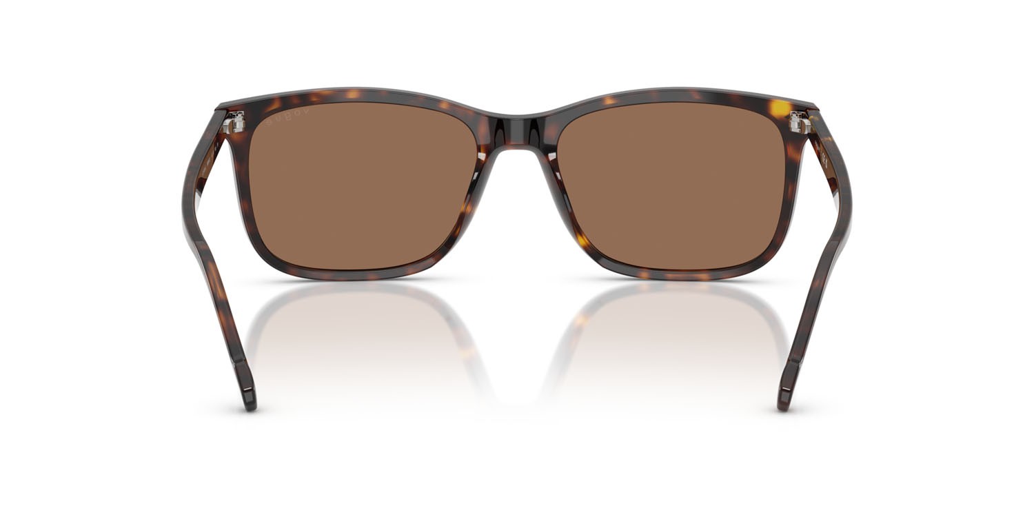Occhiali da sole Vogue VO 5618S (W65673) colore havana scuro forma quadrato lenti marrone scuro