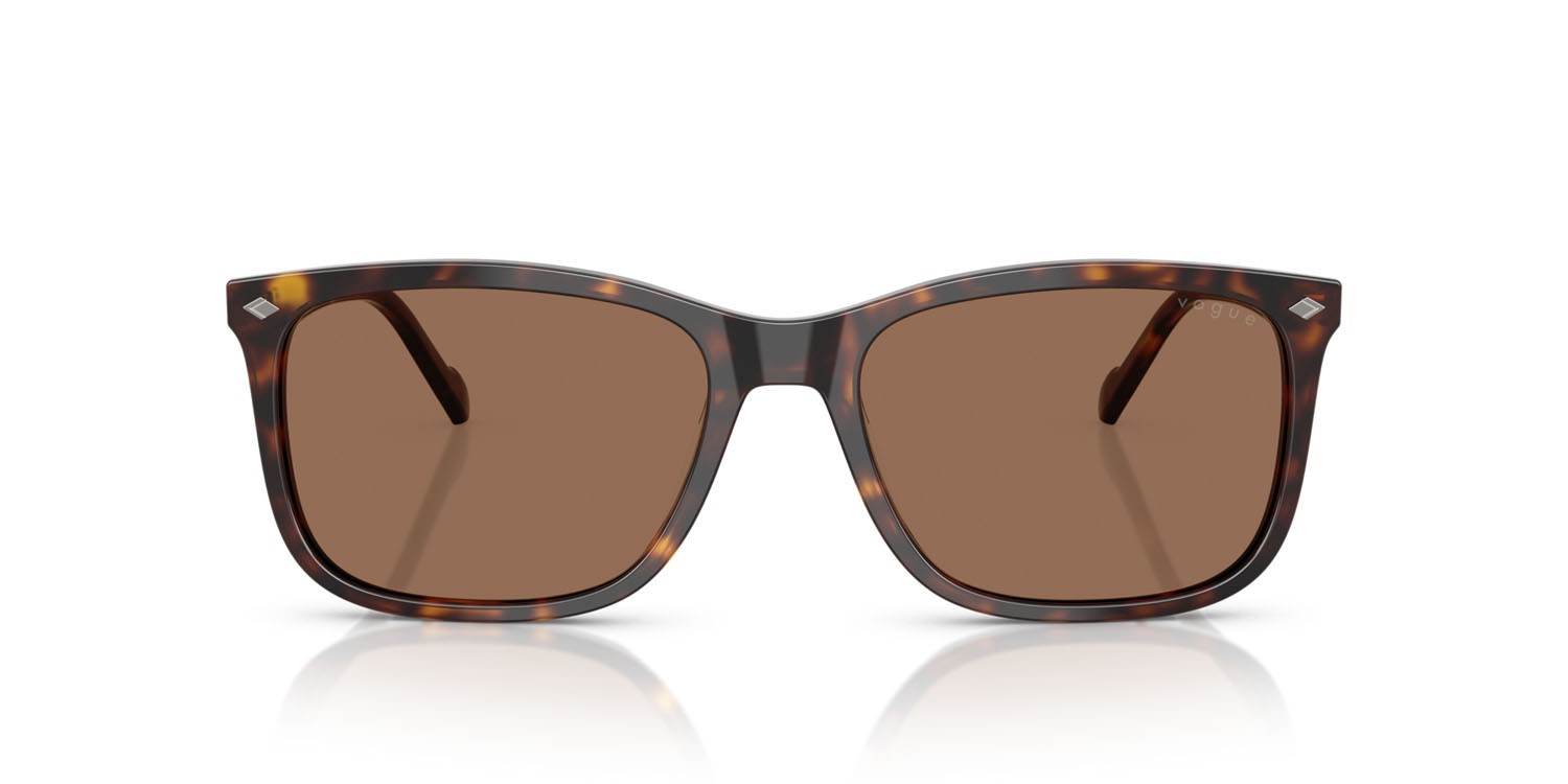 Occhiali da sole Vogue VO 5618S (W65673) colore havana scuro forma quadrato lenti marrone scuro